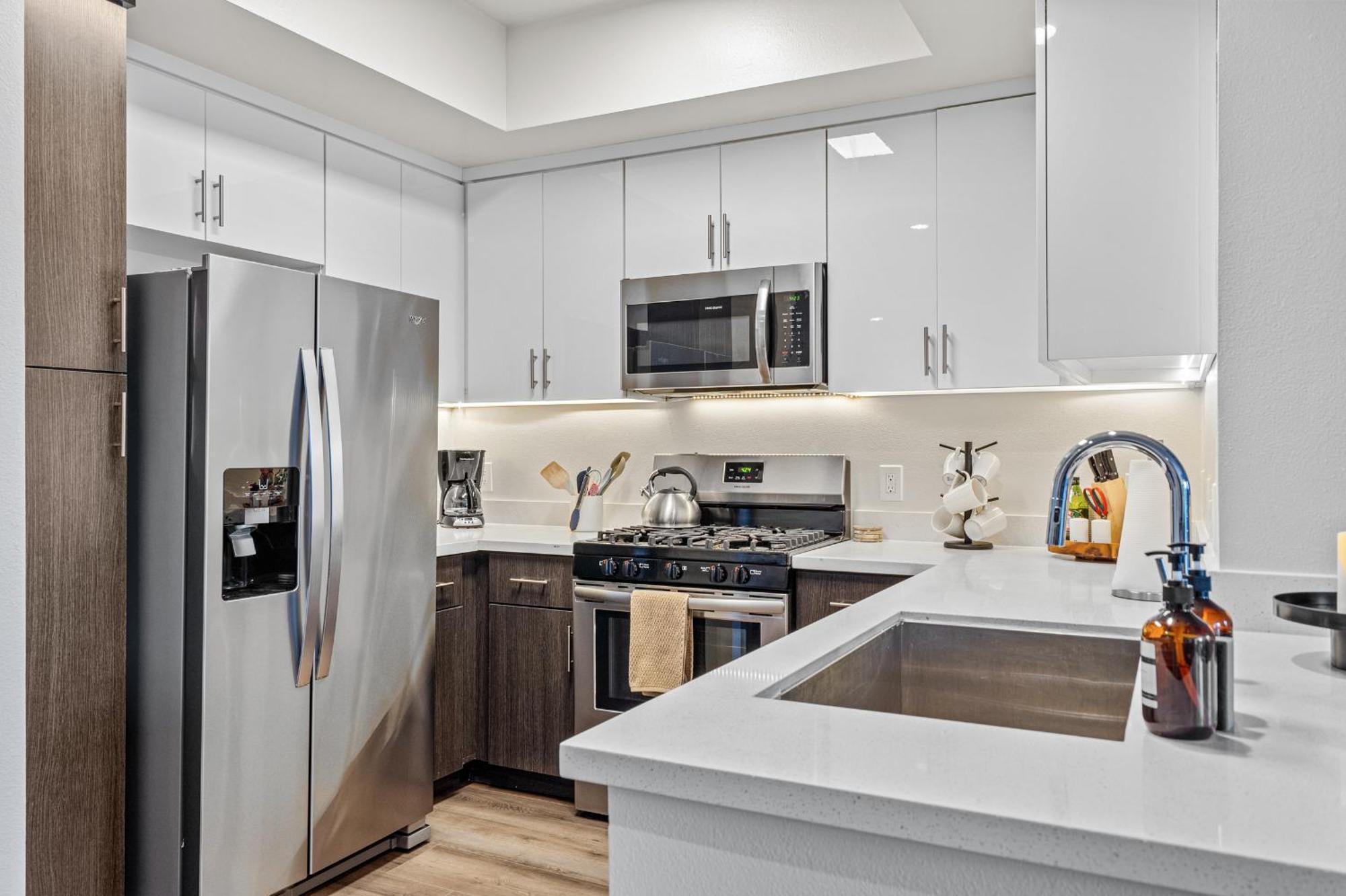 Luxury 2bdr In The Center Of Marina Del Rey